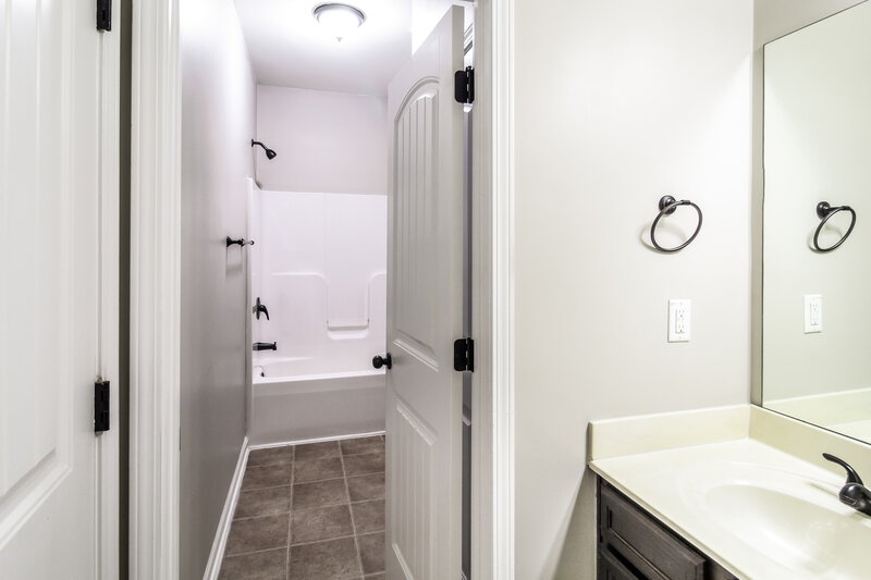 2,480/Mo, 4260 Arch Pass Cumming, GA 30040 Bathroom View 2