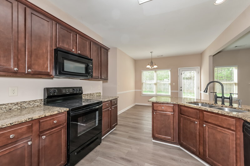 4,180/Mo, 4075 Whitfield Oak Way Auburn, GA 30011 Kitchen View 2