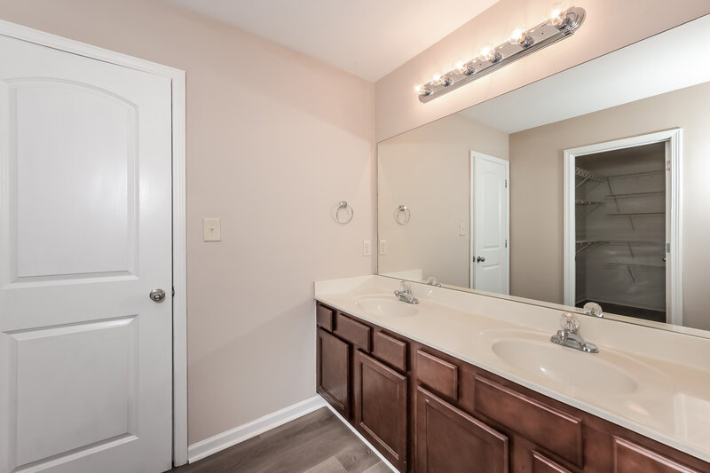 4,180/Mo, 4075 Whitfield Oak Way Auburn, GA 30011 Main Bathroom View