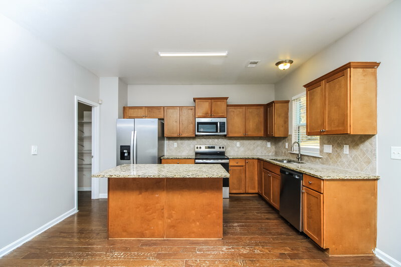 1,800/Mo, 289 Darbys Run Ct Hiram, GA 30141 Kitchen View 2