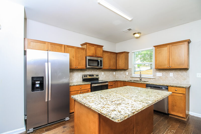 1,800/Mo, 289 Darbys Run Ct Hiram, GA 30141 Kitchen View 3