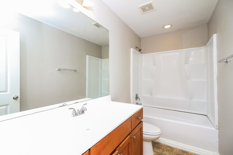 1,800/Mo, 289 Darbys Run Ct Hiram, GA 30141 Bathroom View