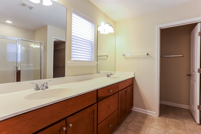 1,820/Mo, 286 Darbys Run Ct Hiram, GA 30141 Main Bathroom View