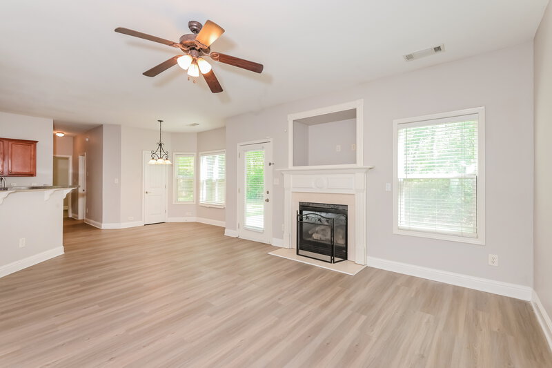 2,640/Mo, 4143 Creekrun Cir Buford, GA 30519 Living Room View 2