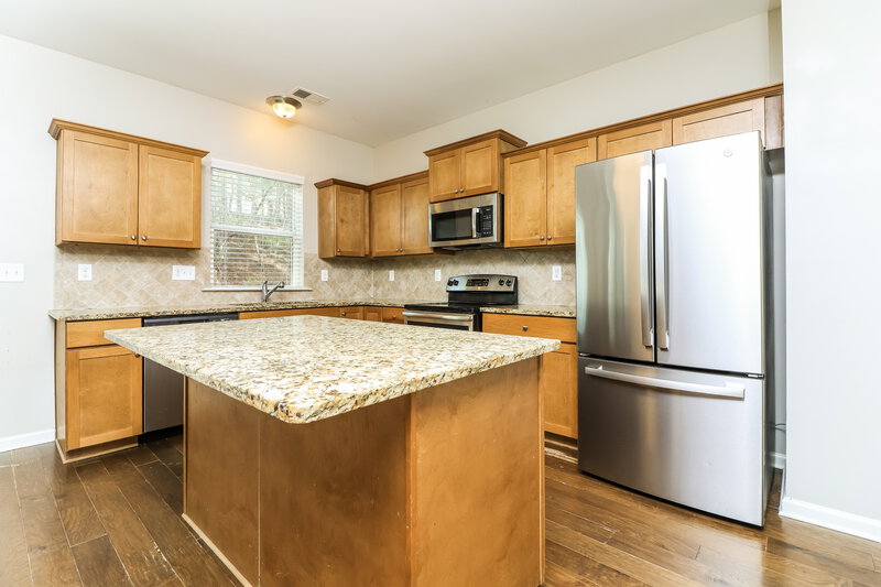 2,150/Mo, 414 Darbys Run Ct Hiram, GA 30141 Kitchen View 3