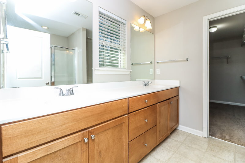 2,150/Mo, 414 Darbys Run Ct Hiram, GA 30141 Main Bathroom View