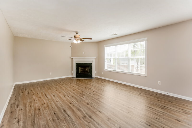 2,360/Mo, 210 Overlook Ct Dallas, GA 30157 Living Room View