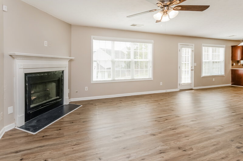 2,360/Mo, 210 Overlook Ct Dallas, GA 30157 Living Room View 2