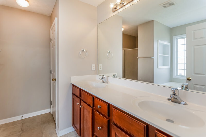 2,360/Mo, 210 Overlook Ct Dallas, GA 30157 Main Bathroom View