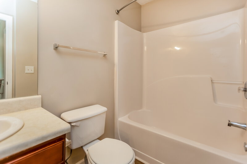 2,360/Mo, 210 Overlook Ct Dallas, GA 30157 Bathroom View