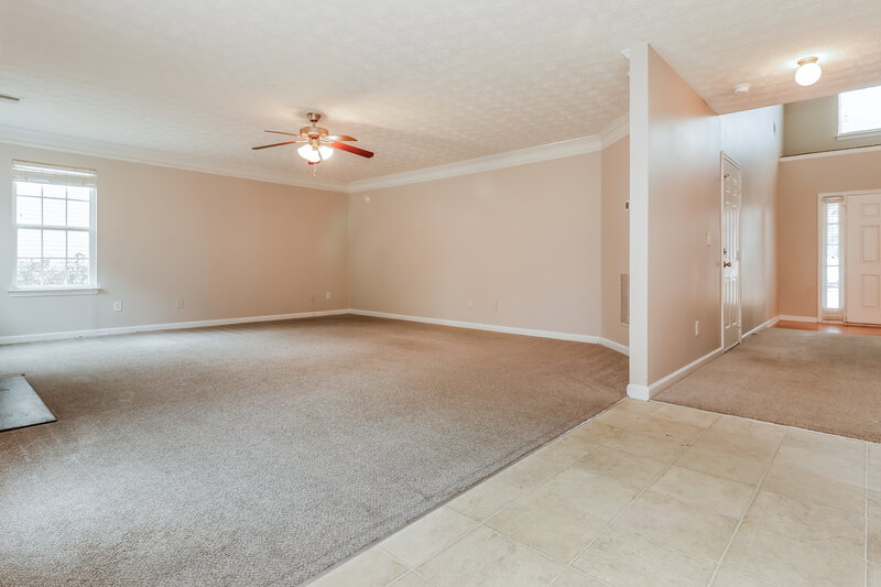 2,170/Mo, 307 Millstone Dr Hampton, GA 30228 Living Room View 2