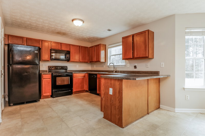 2,170/Mo, 307 Millstone Dr Hampton, GA 30228 Kitchen View