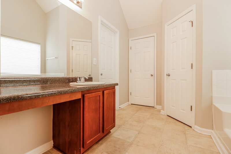2,170/Mo, 307 Millstone Dr Hampton, GA 30228 Main Bathroom View