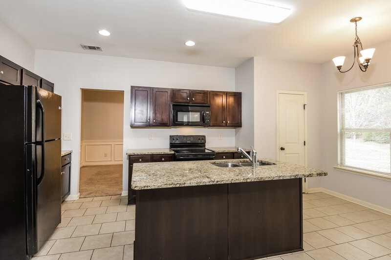 2,280/Mo, 766 Helm Ln NW Kennesaw, GA 30144 Kitchen View 2
