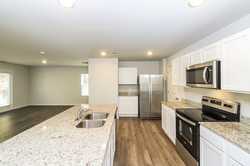 2,625/Mo, 4434 Sparrow Cir College Park, GA 30349 Kitchen View