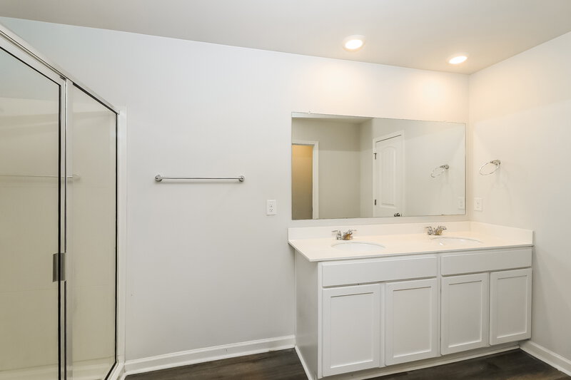 2,625/Mo, 4434 Sparrow Cir College Park, GA 30349 Main Bathroom View