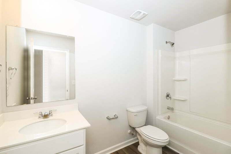 2,625/Mo, 4434 Sparrow Cir College Park, GA 30349 Bathroom View