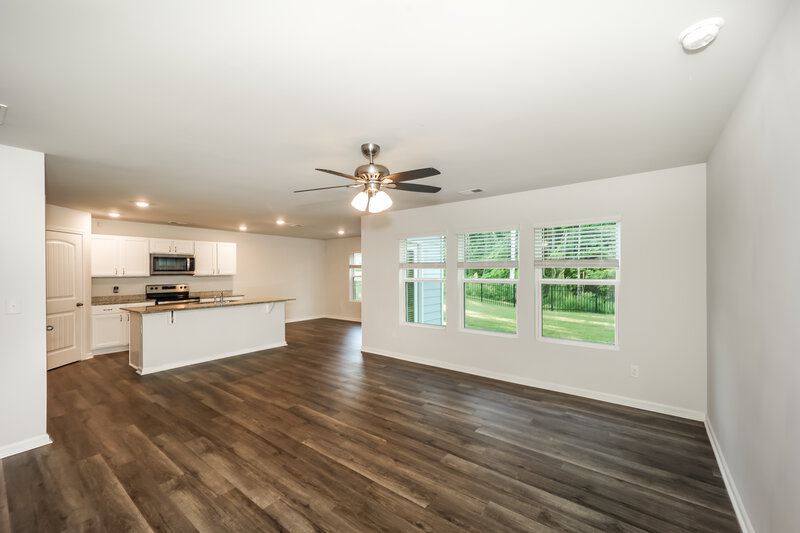 2,275/Mo, 4483 Sparrow Cir College Park, GA 30349 Living Room View