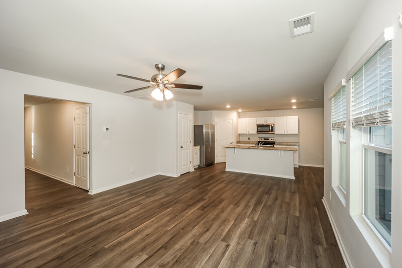 2,275/Mo, 4483 Sparrow Cir College Park, GA 30349 Living Room View 2