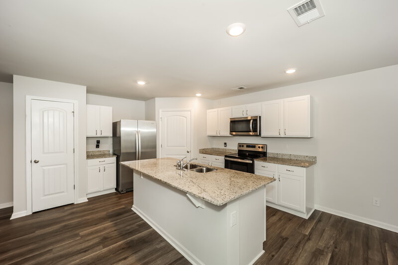 2,275/Mo, 4483 Sparrow Cir College Park, GA 30349 Kitchen View 2