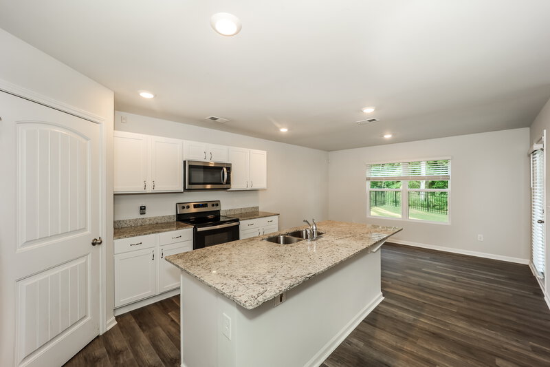 2,275/Mo, 4483 Sparrow Cir College Park, GA 30349 Kitchen View 3