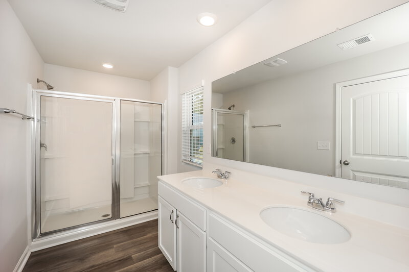 2,275/Mo, 4483 Sparrow Cir College Park, GA 30349 Main Bathroom View