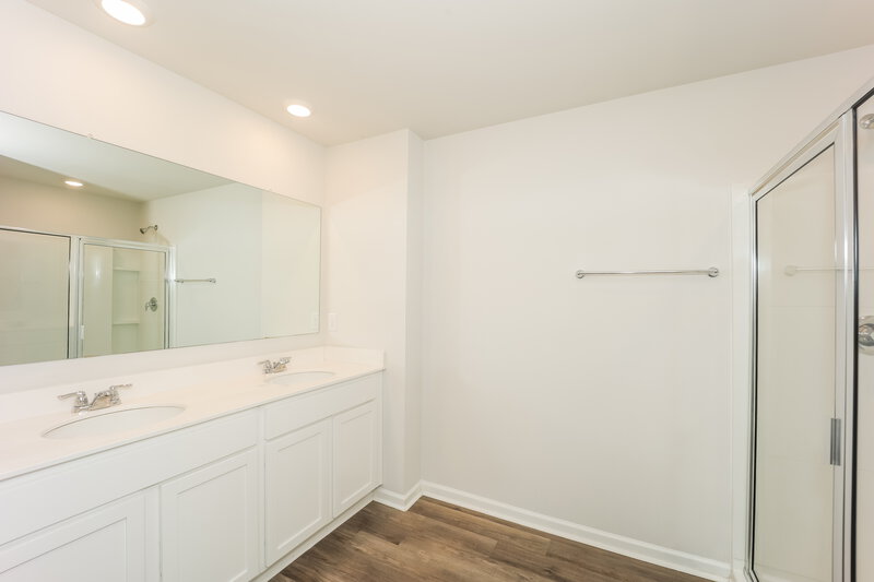 2,700/Mo, 5129 Moa Ct College Park, GA 30349 Main Bathroom View