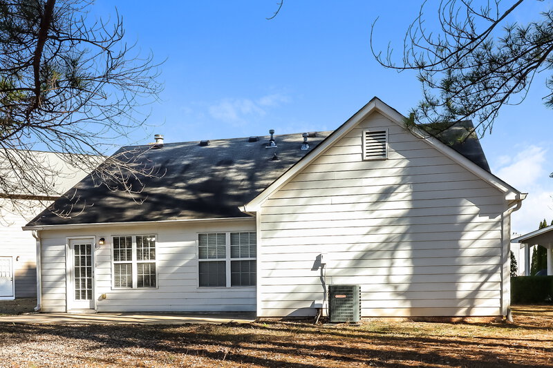 0/Mo, 3985 Vail Cir NW Acworth, GA 30101 Rear View