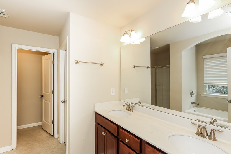 2,365/Mo, 6285 Allen Rd SW Mableton, GA 30126 Main Bathroom View