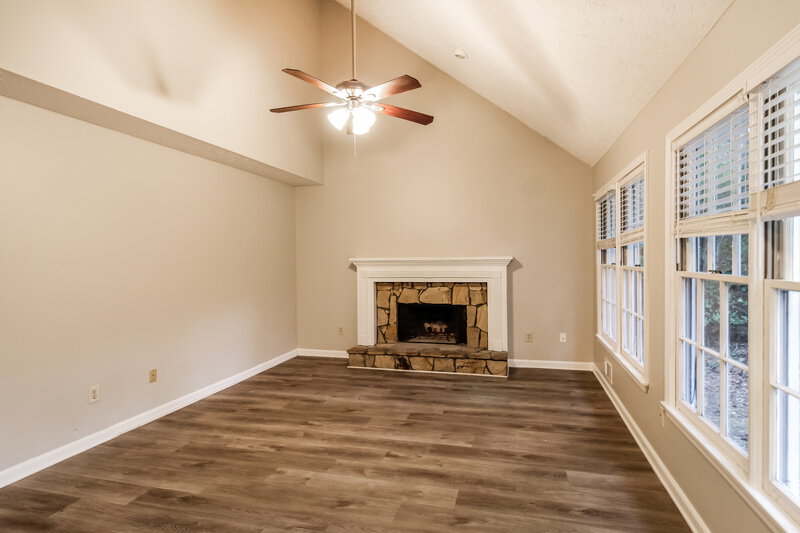 1,920/Mo, 2855 Riverbend Ct Snellville, GA 30078 Living Room View