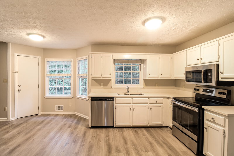 1,920/Mo, 2855 Riverbend Ct Snellville, GA 30078 Kitchen View