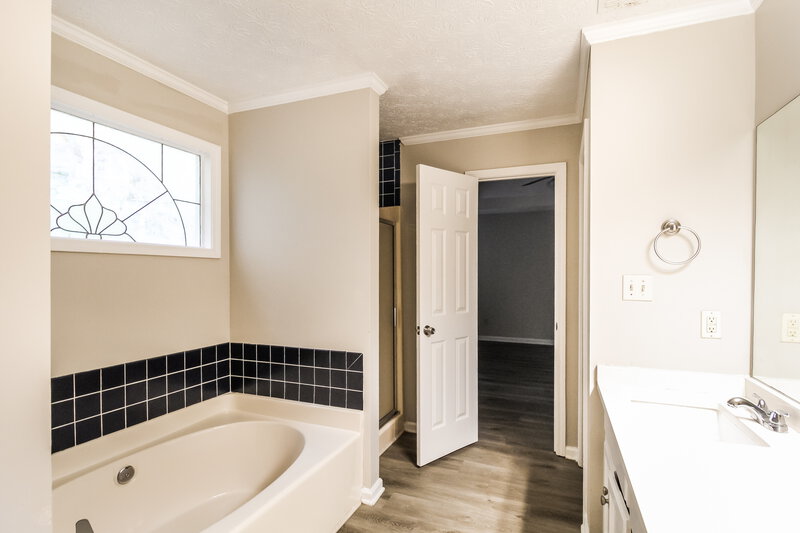 1,920/Mo, 2855 Riverbend Ct Snellville, GA 30078 Main Bathroom View