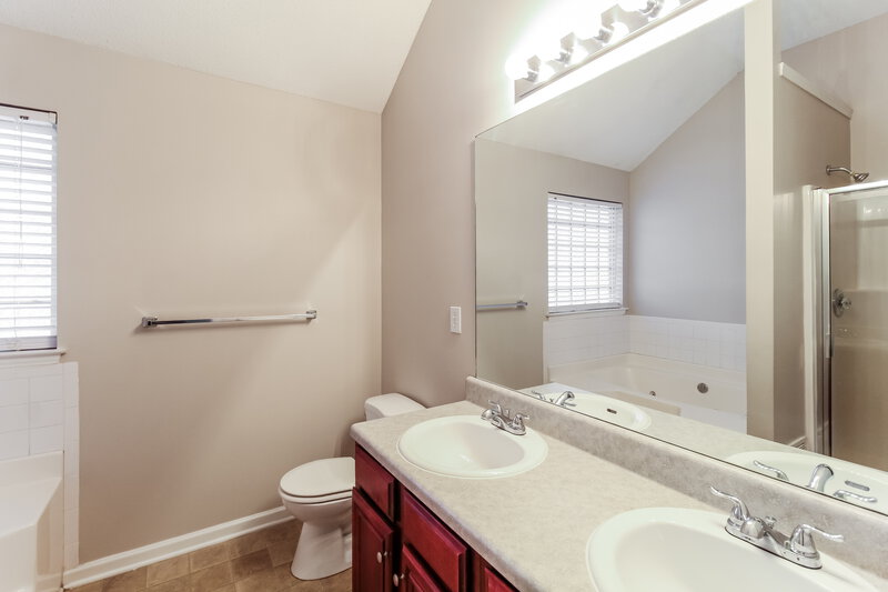 1,870/Mo, 4352 Arabian Way Snellville, GA 30039 Main Bathroom View