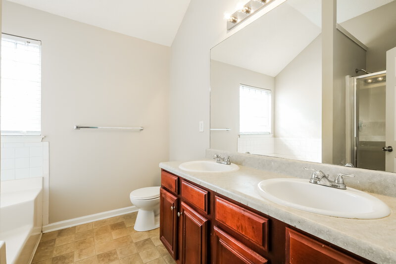 1,915/Mo, 4352 Arabian Way Snellville, GA 30039 Main Bathroom View