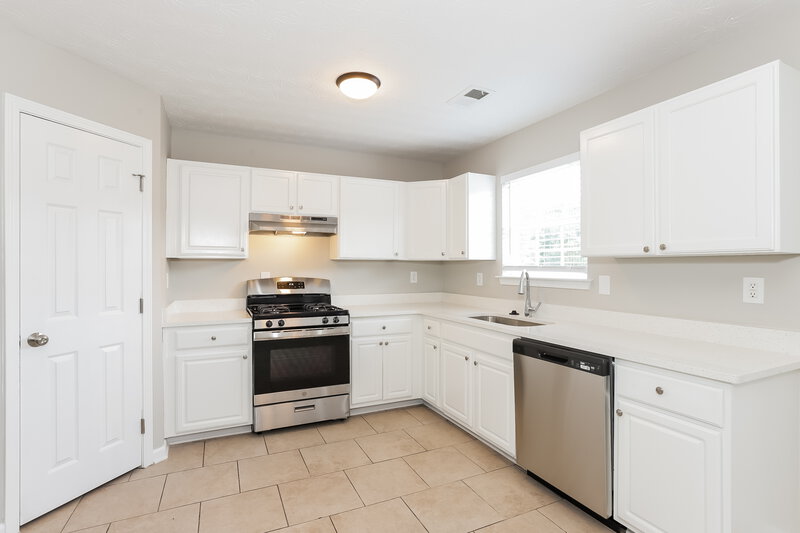 2,305/Mo, 848 Overlook Trl Monroe, GA 30655 Kitchen View