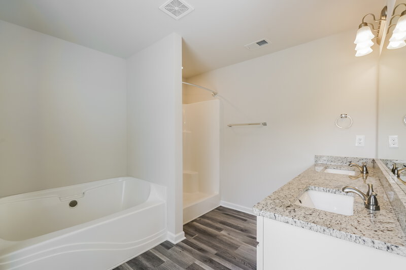 1,870/Mo, 444 Clematis Ct Temple, GA 30179 Main Bathroom View