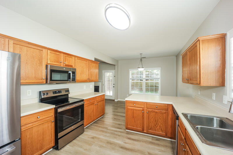 2,350/Mo, 323 Oakhaven Way Villa Rica, GA 30180 Kitchen View