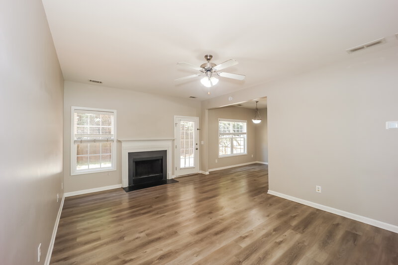 2,350/Mo, 323 Oakhaven Way Villa Rica, GA 30180 Family Room View