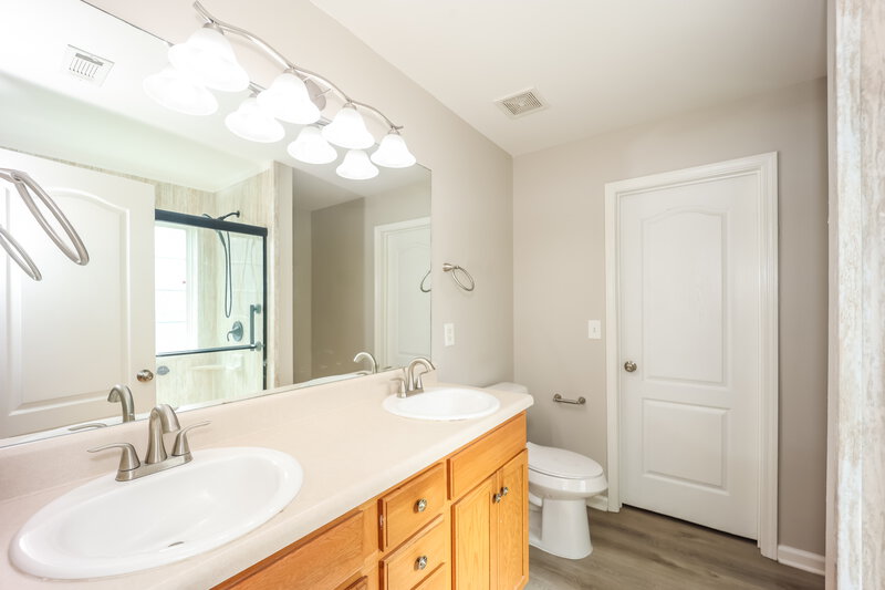 2,350/Mo, 323 Oakhaven Way Villa Rica, GA 30180 Main Bathroom View
