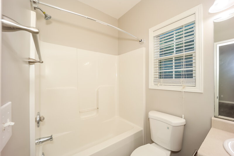2,350/Mo, 323 Oakhaven Way Villa Rica, GA 30180 Bathroom View