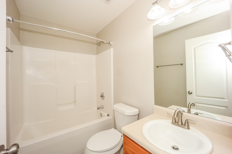 2,350/Mo, 323 Oakhaven Way Villa Rica, GA 30180 Bathroom View 2