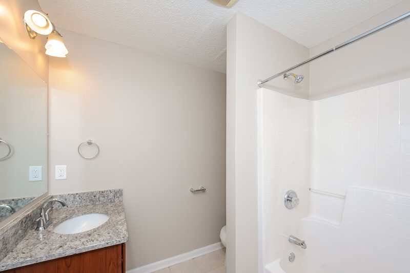 2,120/Mo, 41 Darbys Run Dr Hiram, GA 30141 Bathroom View