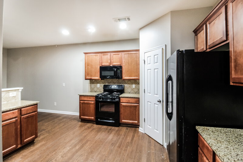 2,350/Mo, 1065 Westmoreland Ln Lawrenceville, GA 30043 Kitchen View 2