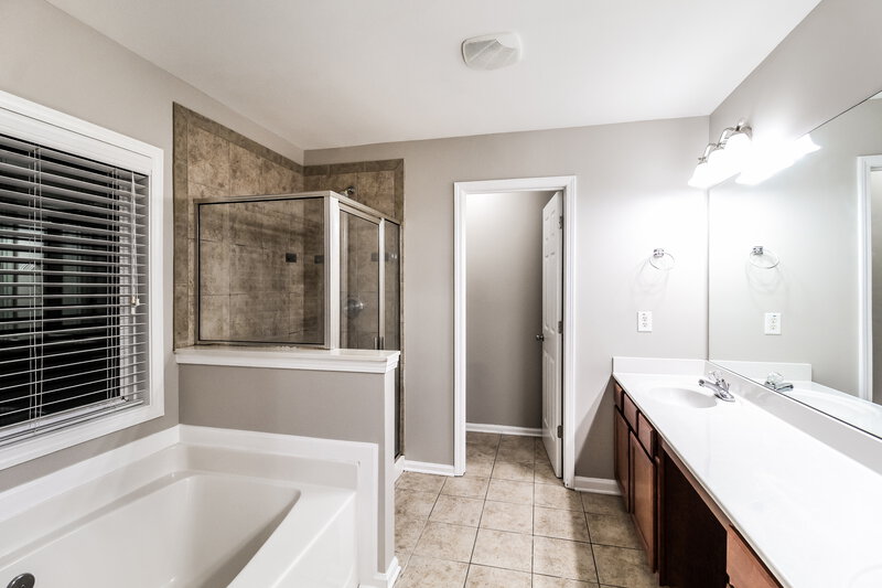 2,350/Mo, 1065 Westmoreland Ln Lawrenceville, GA 30043 Main Bathroom View