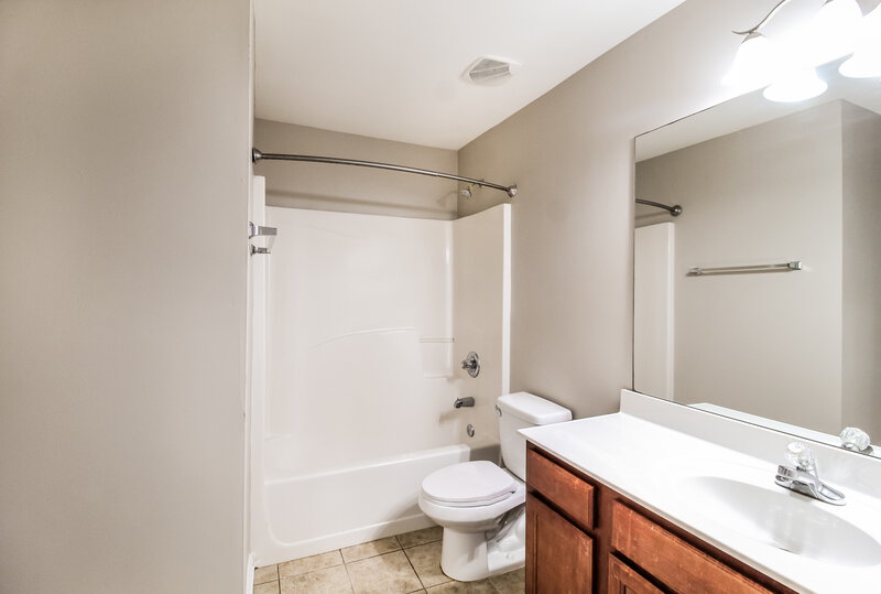 2,350/Mo, 1065 Westmoreland Ln Lawrenceville, GA 30043 Bathroom View