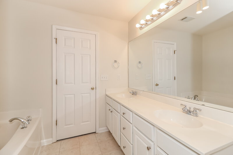 2,130/Mo, 375 Grayson Way Alpharetta, GA 30004 Main Bathroom View