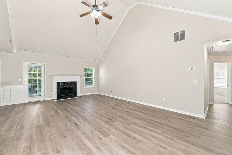 2,260/Mo, 670 Chapel Hill Dr Lawrenceville, GA 30045 Living Room View