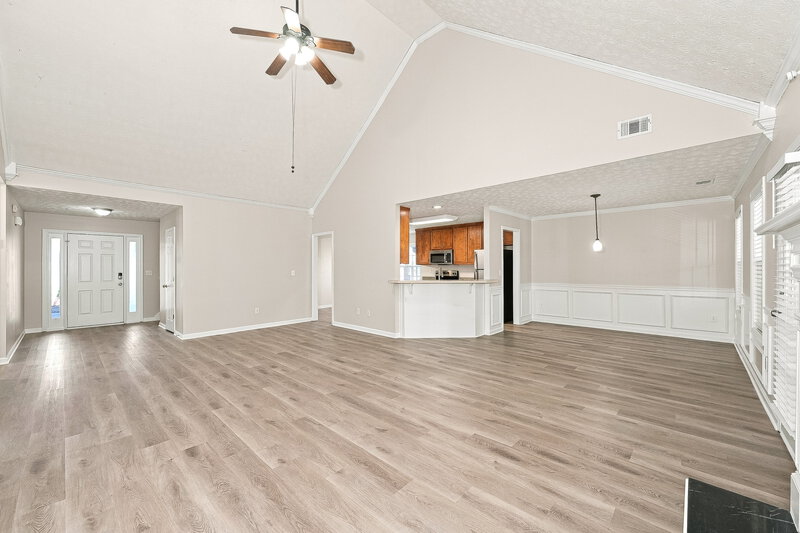 2,260/Mo, 670 Chapel Hill Dr Lawrenceville, GA 30045 Living Room View 2