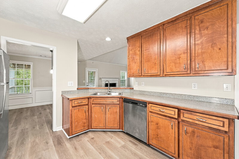 2,260/Mo, 670 Chapel Hill Dr Lawrenceville, GA 30045 Kitchen View