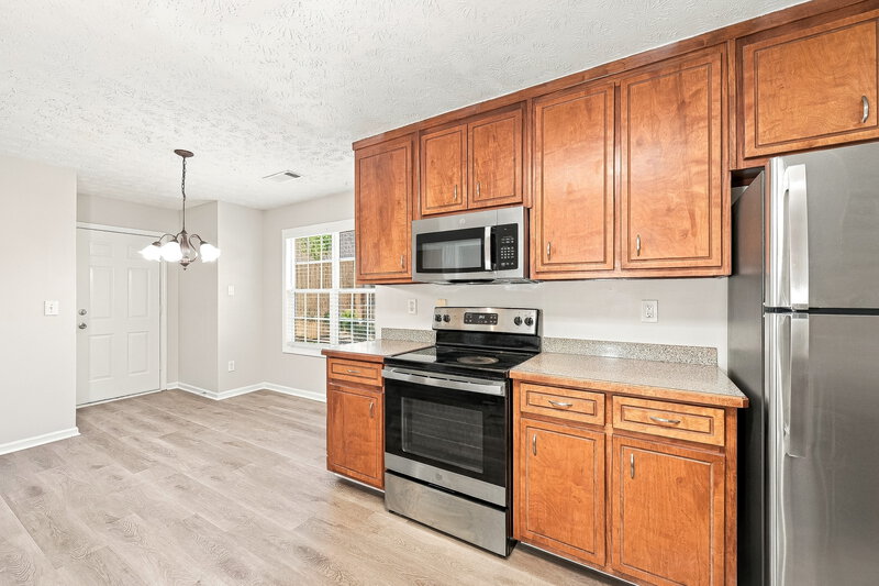 2,260/Mo, 670 Chapel Hill Dr Lawrenceville, GA 30045 Kitchen View 2